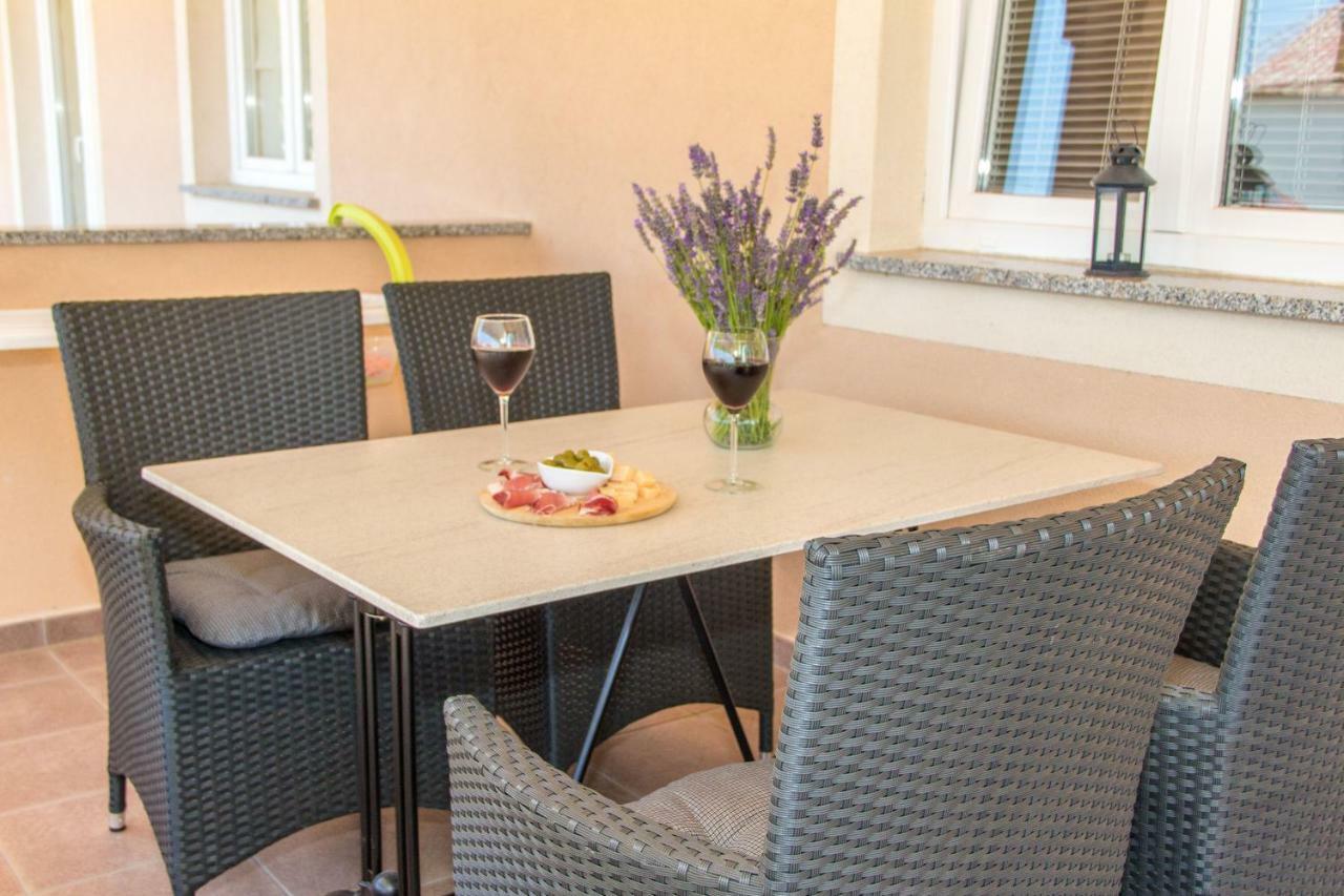 Apartmani Zoric Пунат Екстер'єр фото